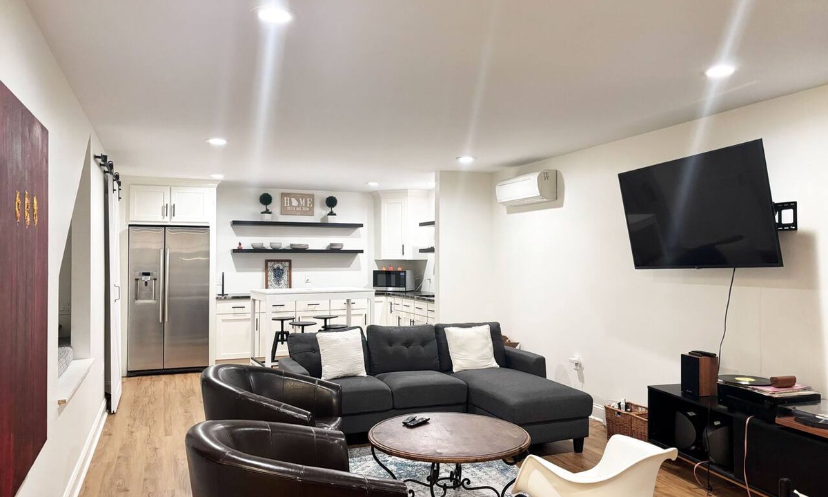 Garden Hills House | Cozy 1-bedroom building in pleasant Atlanta with AC