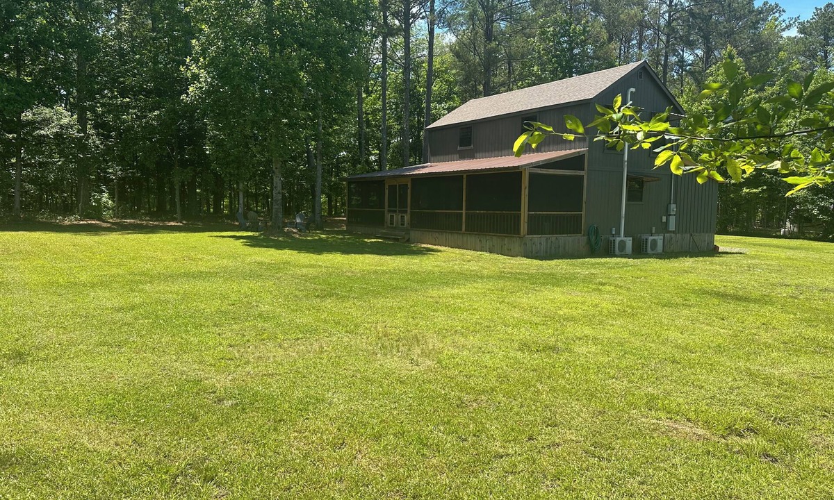 Haleyville Cabin | Cozy 2 bedroom cabin on lovely Bear Creek HaleyvilleAl