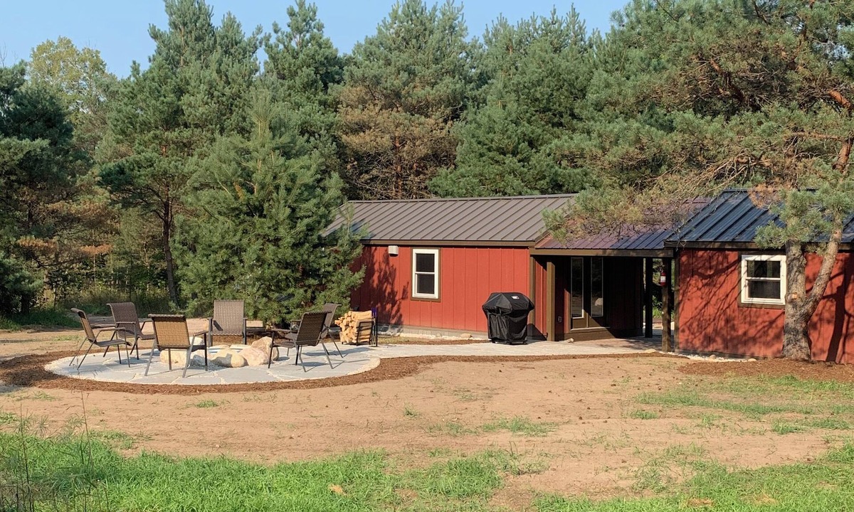 Petoskey Cabin | Cozy 2 Bedroom Cottage in the Woods, Near Petoskey, Golf Courses and Ski Resorts
