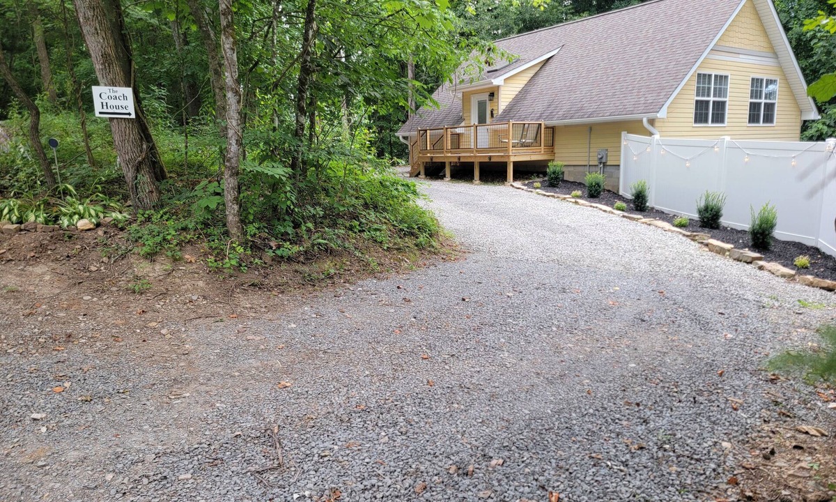 Heiskell Cottage | Cozy 2-bedroom rural coach house convenient to I-75 and the Knoxville area.
