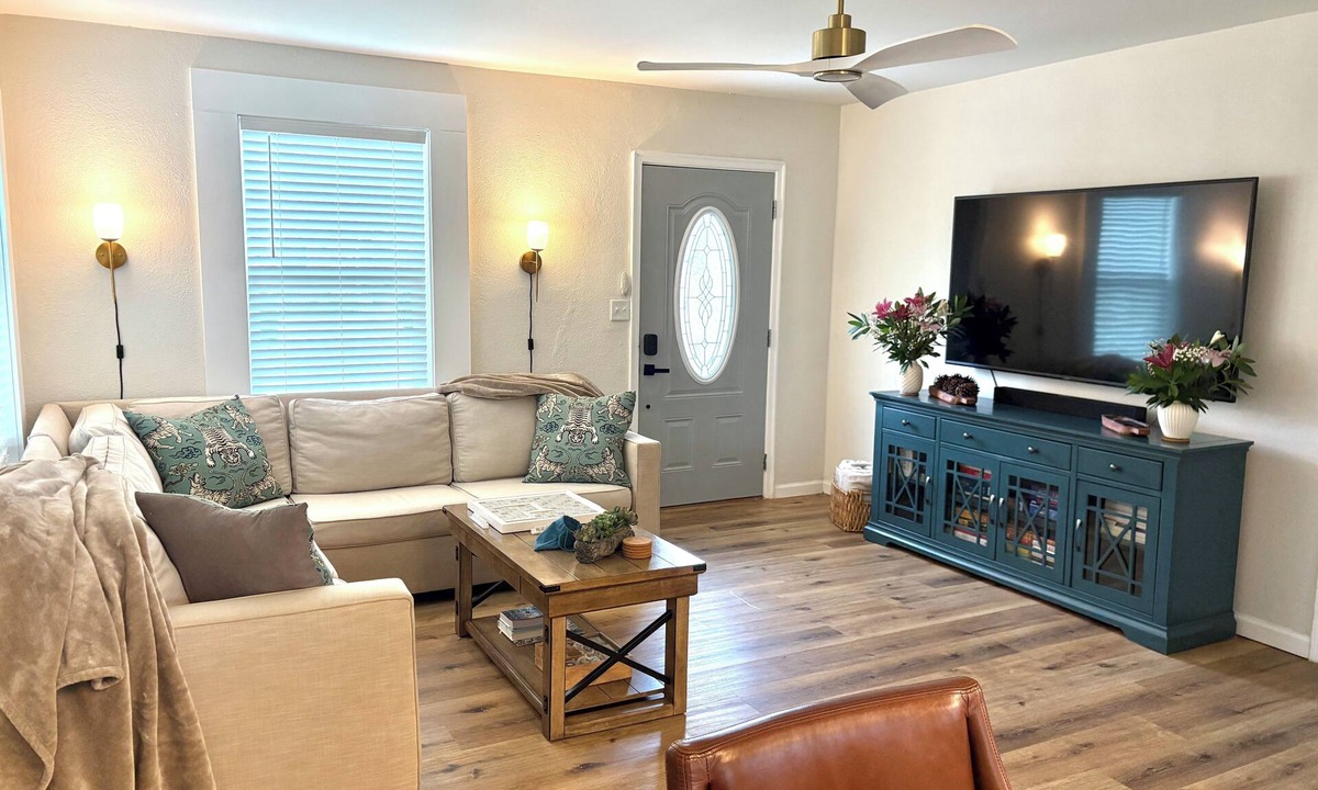 Navy Point Cottage | Cozy 3 bed, 2 bath cottage 0.2 miles to boat ramp/waterfront trails Dog friendly