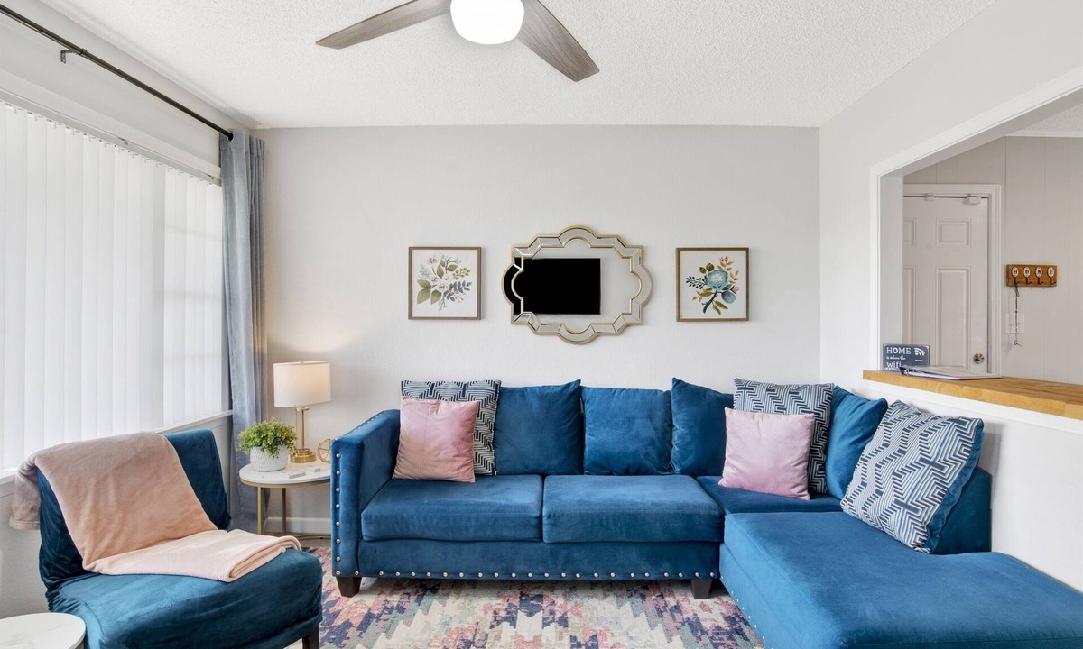 Brent House | Cozy Coleman-Families- Near Beaches, Airport & PCC