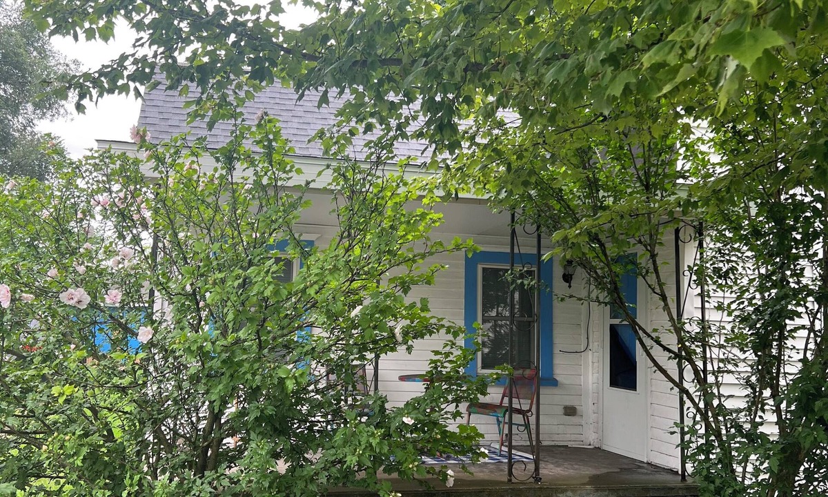 Mears House | Cozy cottage in downtown Mears, MI that sleeps 6 people and has a large lot!