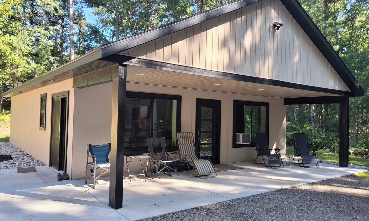 Pentwater Cottage | Cozy Cottage wildlife abounds at the REZ of Pentwater