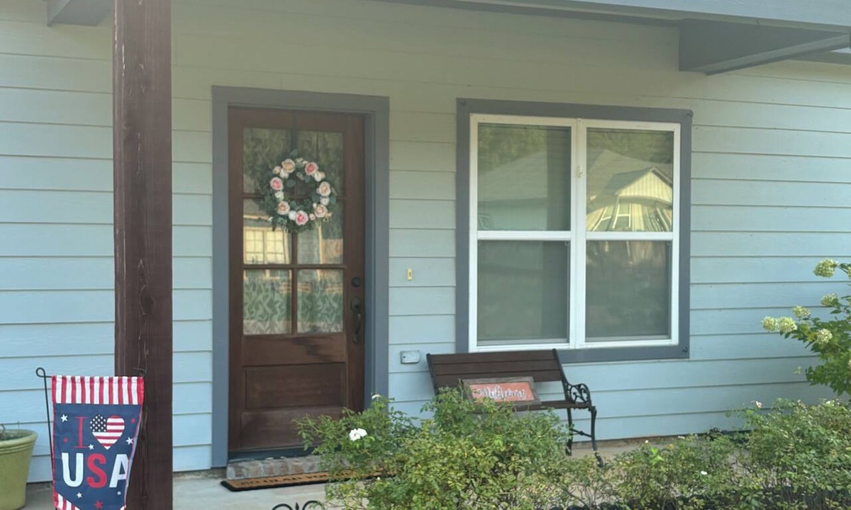 Etta House | Cozy cottage with plenty of space in friendly Thaxton, MS.