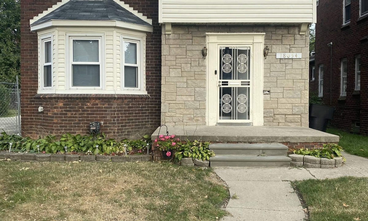 Detroit House | Cozy Detroit home in the Center of Metro Detroit.