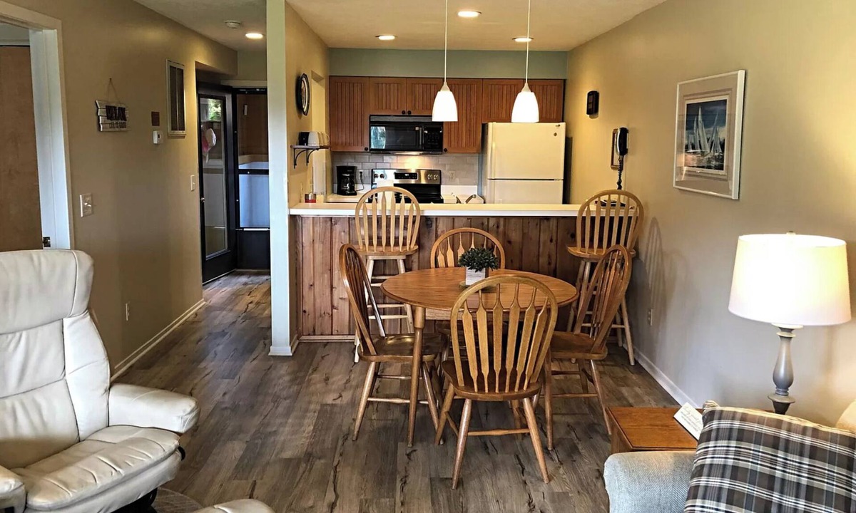Harbor Springs Condo | Cozy Getaway Near All the FUN! Harbor Springs/Petoskey