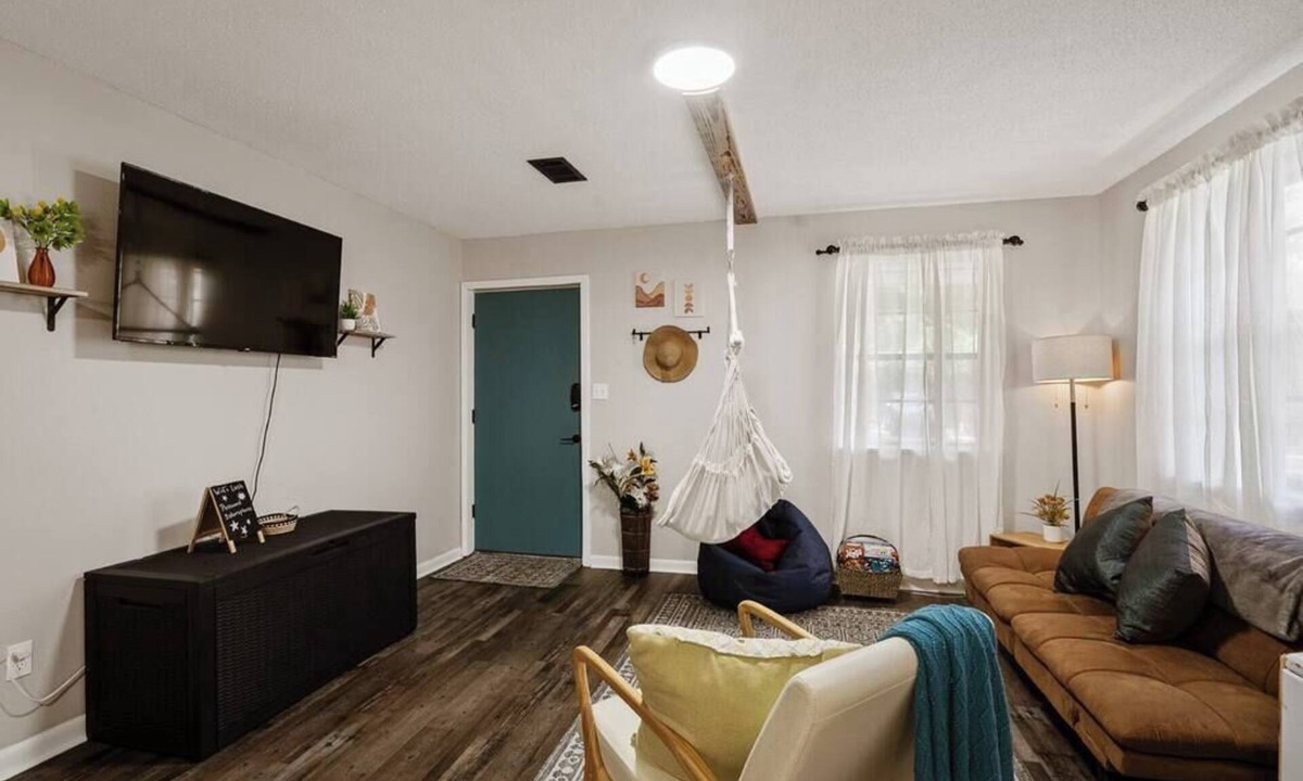 West Pensacola House | Cozy hideaway w/fire pit & grill