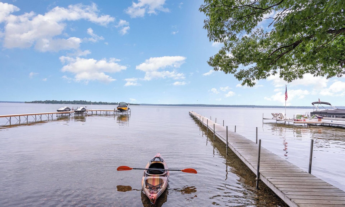Higgins Lake Cottage | Cozy Higgins Lake Cottage- Relax- Kayak- Fire Pit- BBQ- Steps from the Lake! n