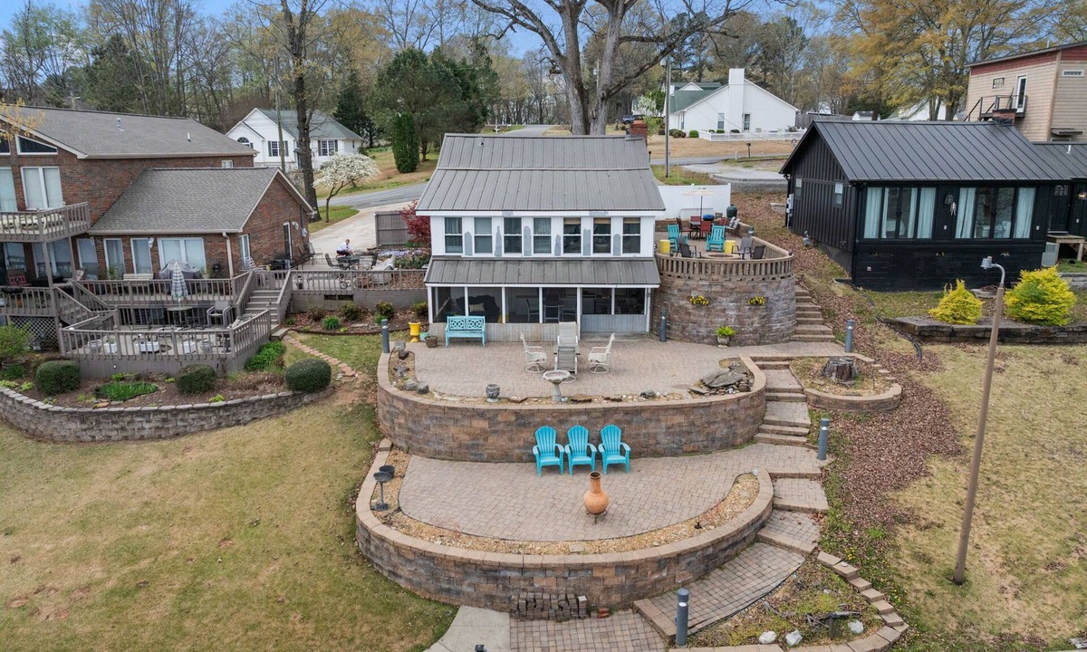 Muscle Shoals House | Cozy Lakefront Near RTJ Golf w Lift + Pet Friendly