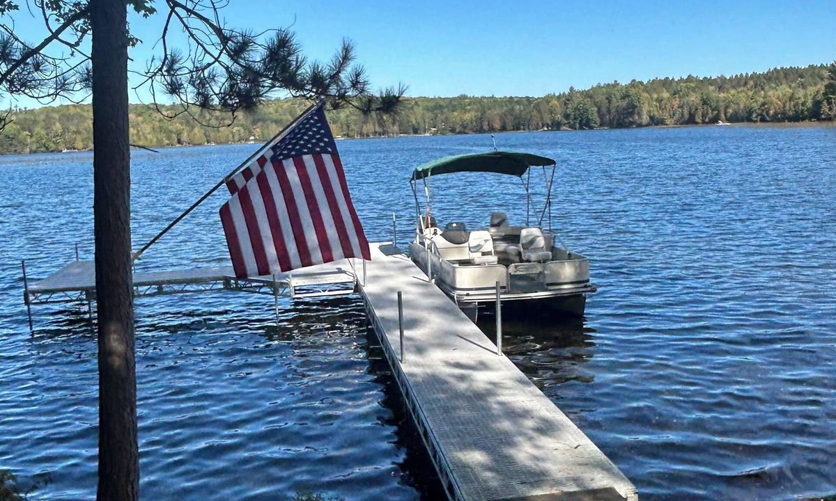 Florence Cabin | Cozy Log Cabin Escape on Lake Emily