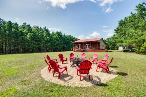 Summit House | Cozy Summit Cabin w/Hiking Trails & Fishing Pond!