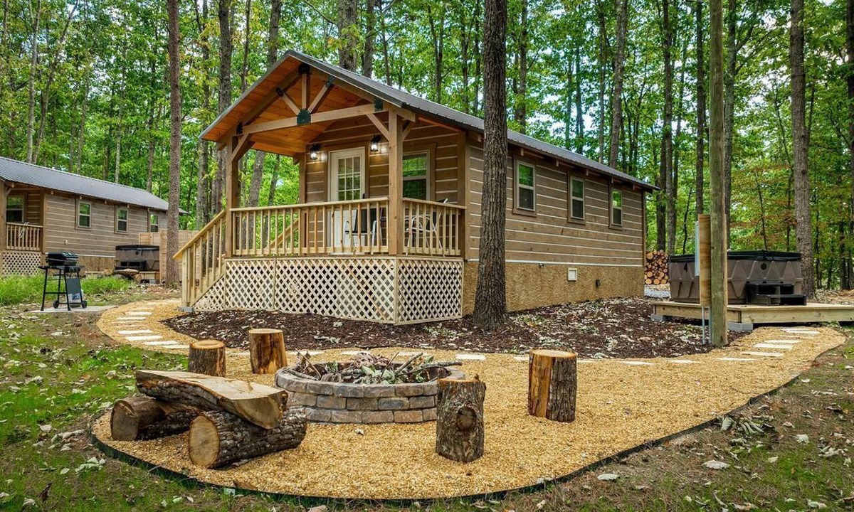 Mentone Cabin | Cozy Woodland Cabin Escape for Families, Friends & Retreats in Mentone, Alabama