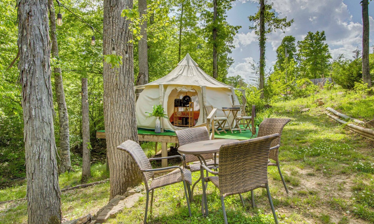 Rogersville Apartment | Creekside Couple's Glamping Retreat in Rogersville