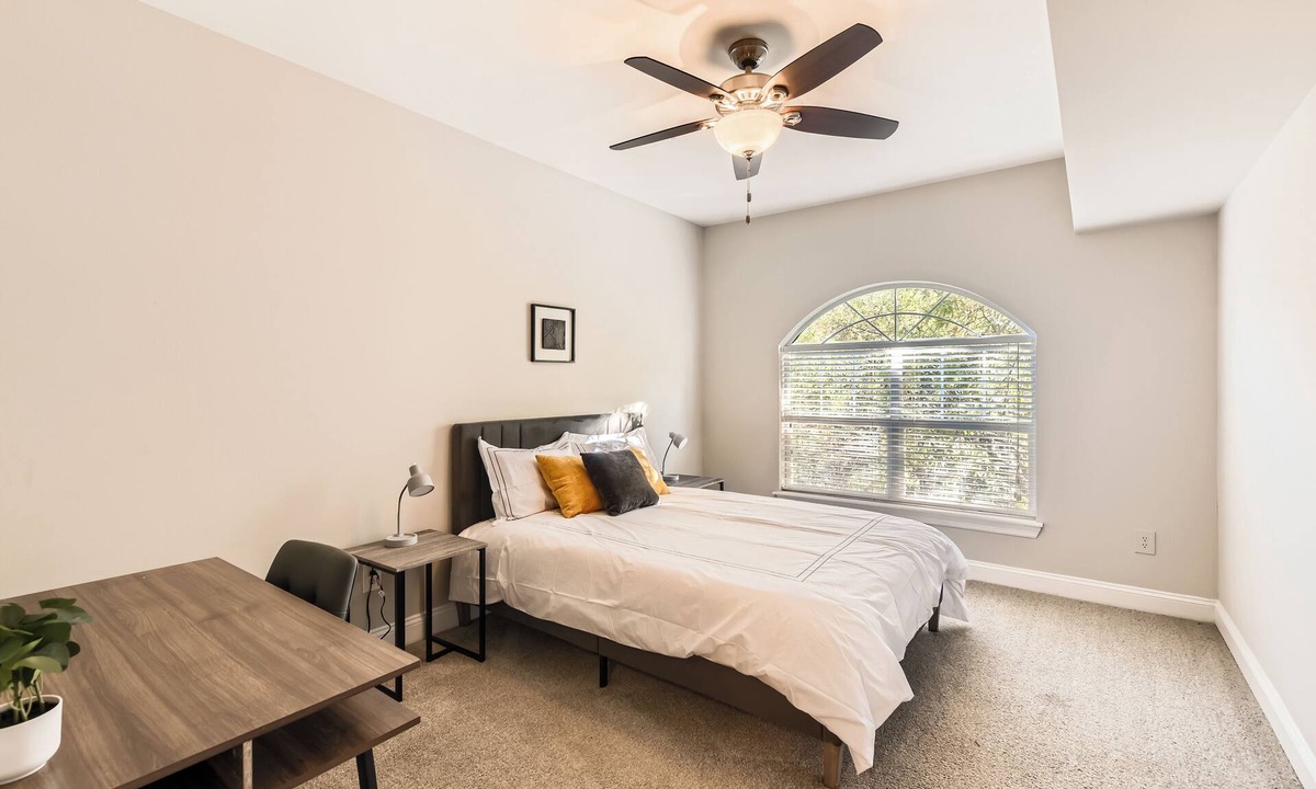 Old Fourth Ward Apartment | Crest at Midtown 4505 l 1 Bedroom 1 Bathroom