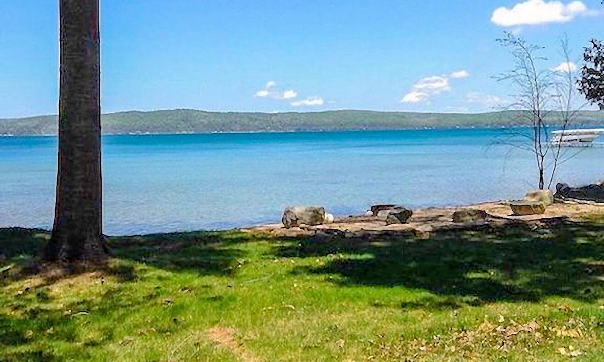 Frankfort Cottage | Crystal Lake Cozy, Quiet Cottage with large beachfront and lawn