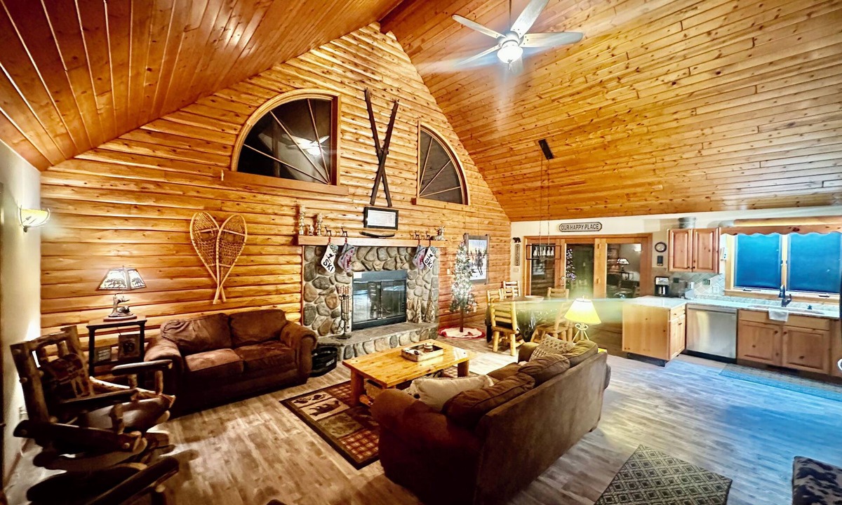 Thompsonville House | Crystal Mountain 4 bedroom golf and ski home on the Betsie River