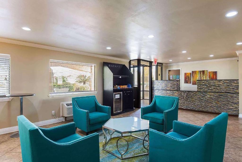 Foley Hotel | Days Inn by Wyndham Foley - North Gulf Shores