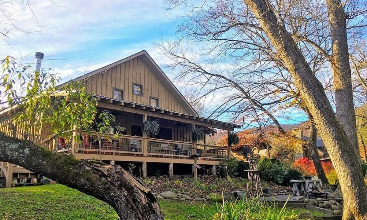 Bryson City House | Deep Creek Waterfront Home Hot Tub Pool Table Minutes to Downtown & GSMNP