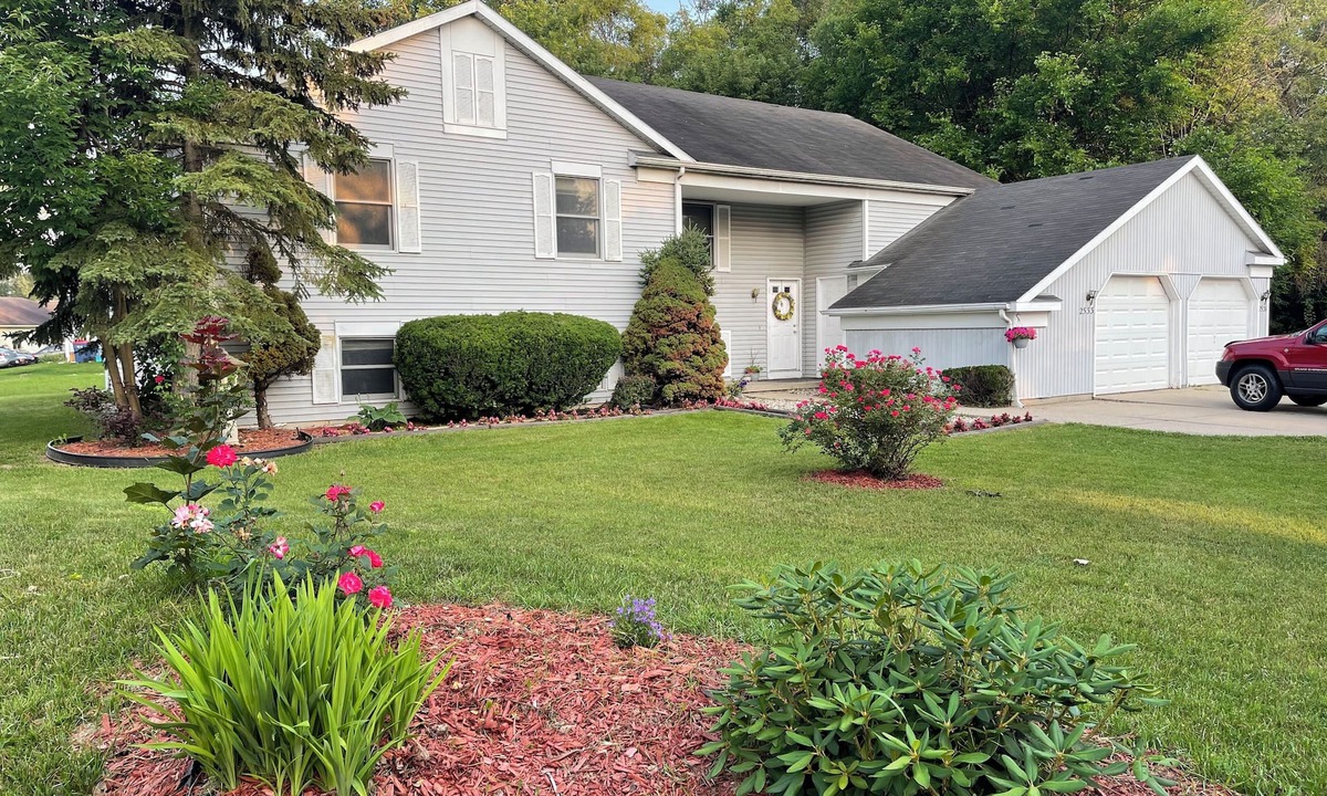 Ridgemoor House | Delightful 3BRm, 2Ba Home. sleeps 8, in a Quiet neighborhood, Free Breakfast