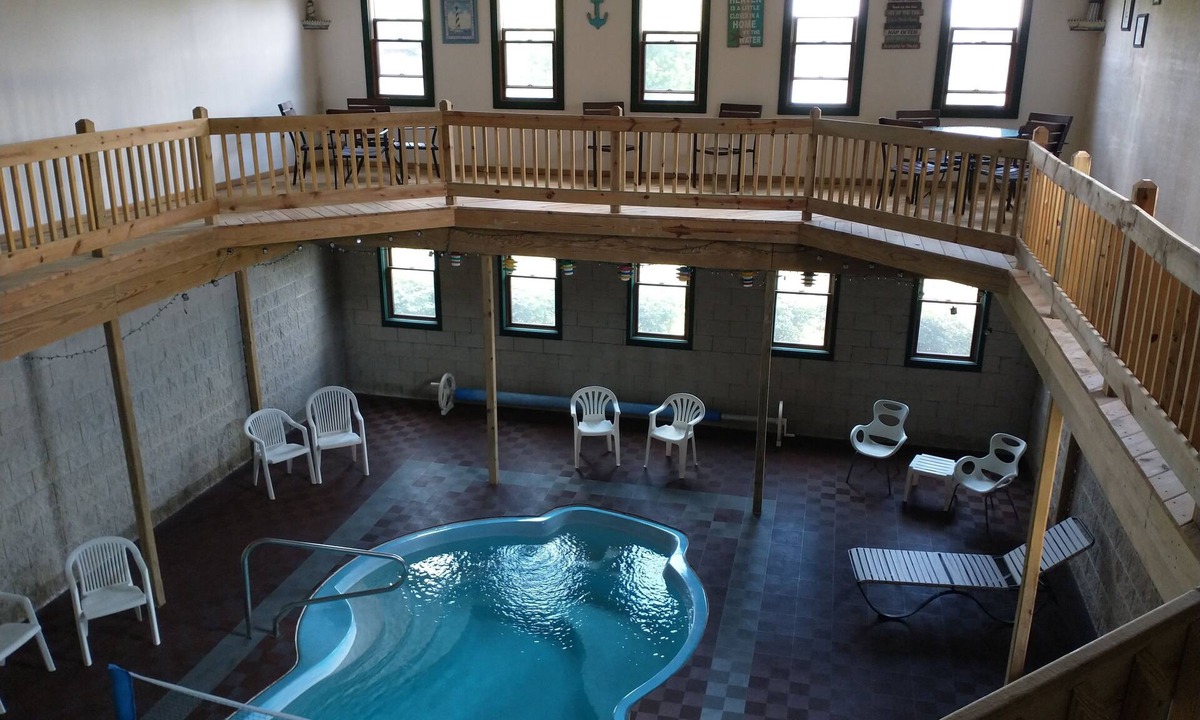 Frontier House | Deluxe 6000sqft LakeHouse,Indoor Pool,Sandy Beach,on 2acres,Pontoon,Kayaks,Docks