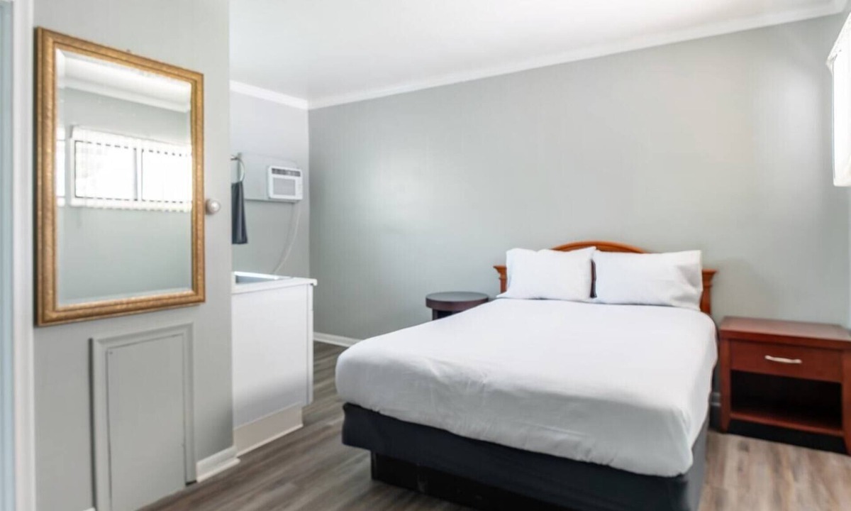 Riverview Apartment | Detroit Holiday Home | Metropolitan Airport