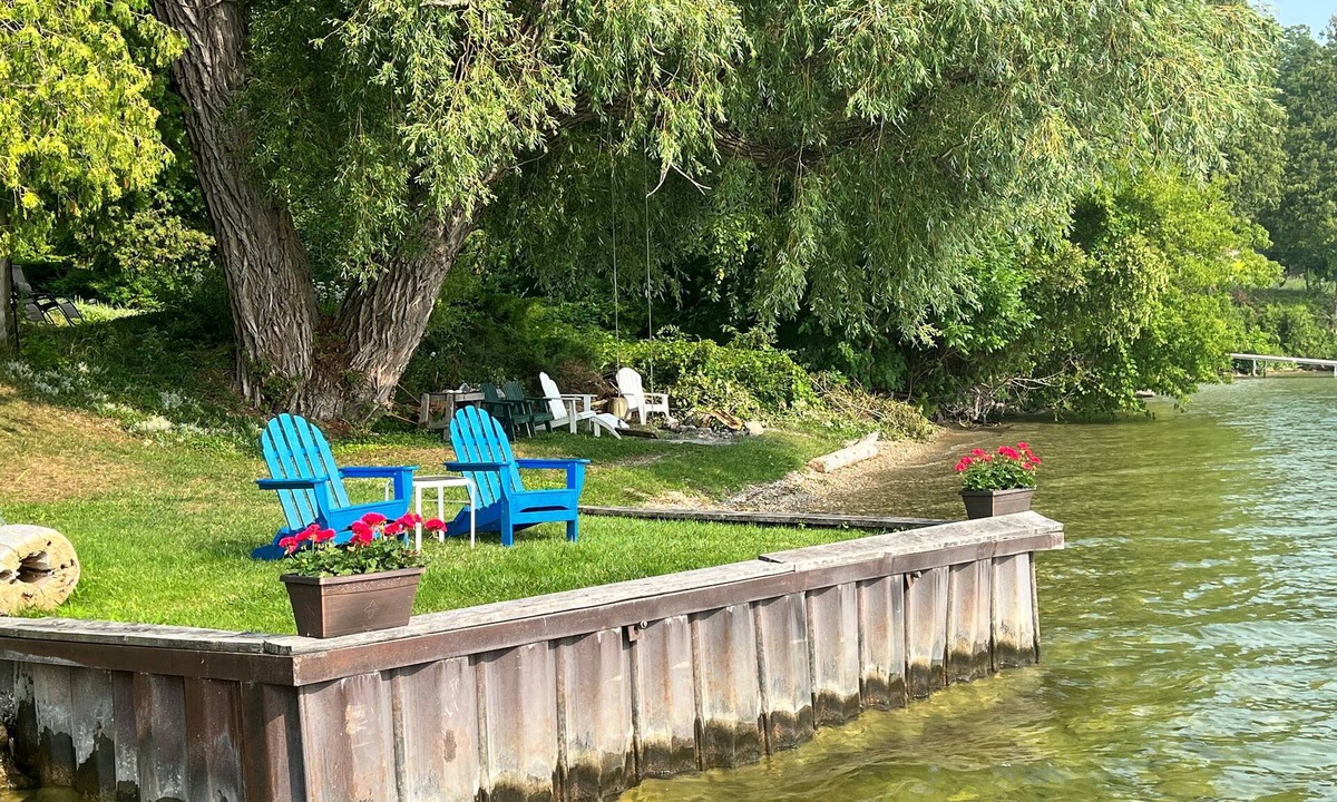 Traverse City House | Direct Lake Leelanau sunset view, fire pit, grill, dock, boat lift, dog ok