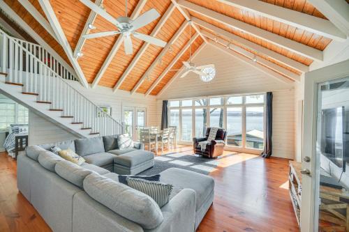 Groveoak House | Dock + Panoramic Views: Guntersville Lake Retreat!