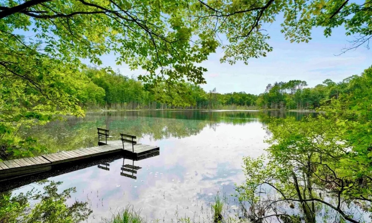 Amberg Cabin | Doodle Acres Cottage: Lakefront! Hot Tub! ATV, UTV, Snowmobile Trails access!