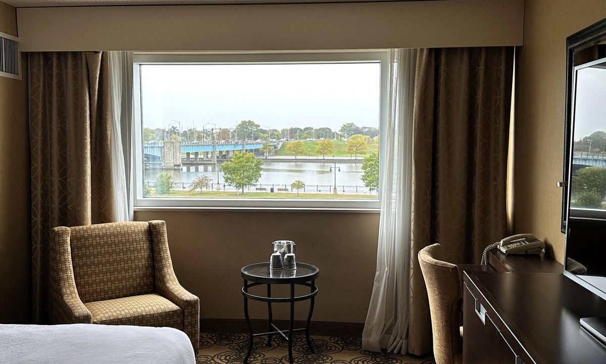 Bay City Hotel | DoubleTree by Hilton Bay City - Riverfront