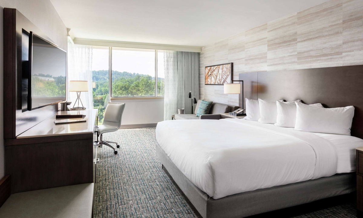 Crestline Heights Hotel | DoubleTree by Hilton Birmingham Perimeter Park