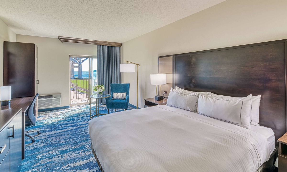 Port Huron Hotel | DoubleTree by Hilton Hotel Port Huron