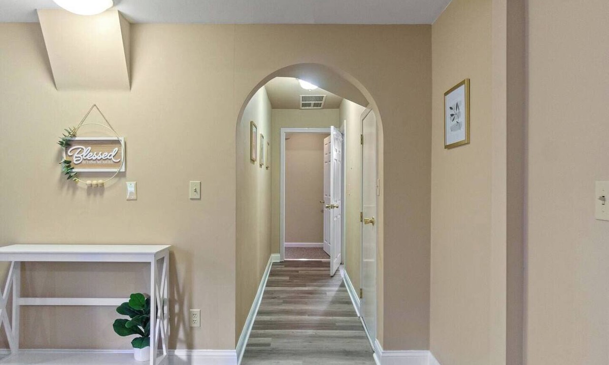 West Central Apartment | Downtown Apartment 3 in Historic Mansion | Free Parking