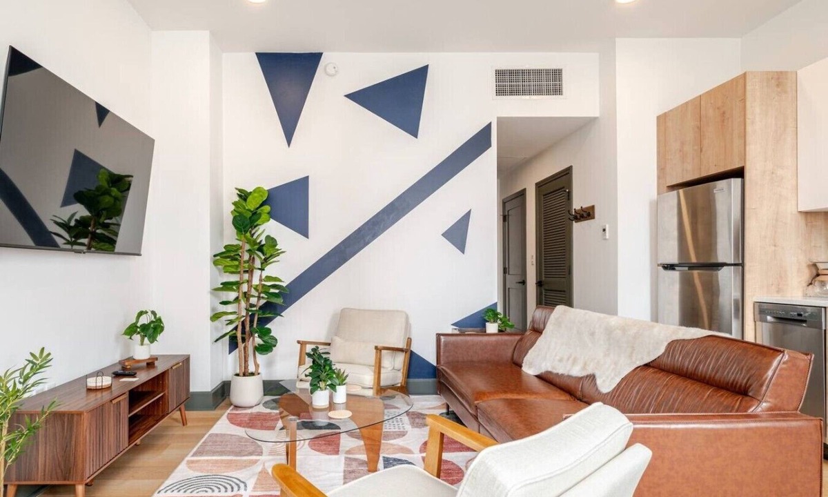 Central City Apartment | Downtown Bham. City Views. Rooftop. Gym. Parking