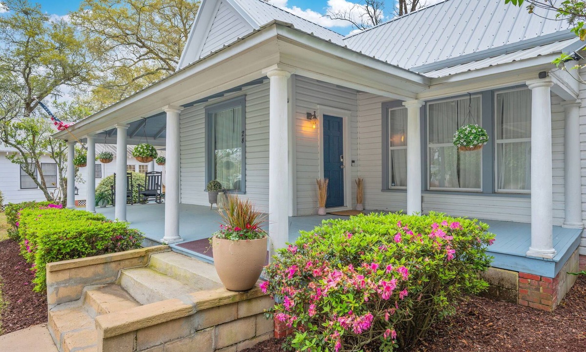 De Funiak Springs House | Downtown Historic District 35 min to 30A