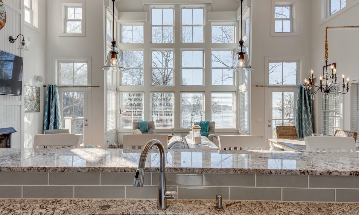 Waverly Ski Chalet | Eagle Roost Chalet | Hot Tub Private Dock Kentucky Lake