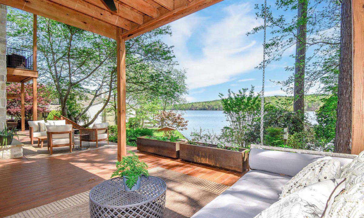 Pleasure Point House | Eagle's View by Lake Martin Vibe, pets ok!