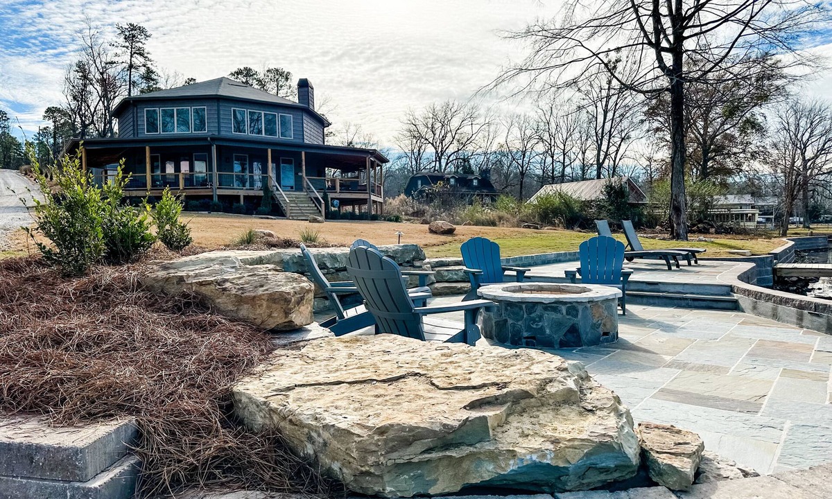 Shelby House | Eagles Nest on Lay Lake: Firepit & Stunning Views