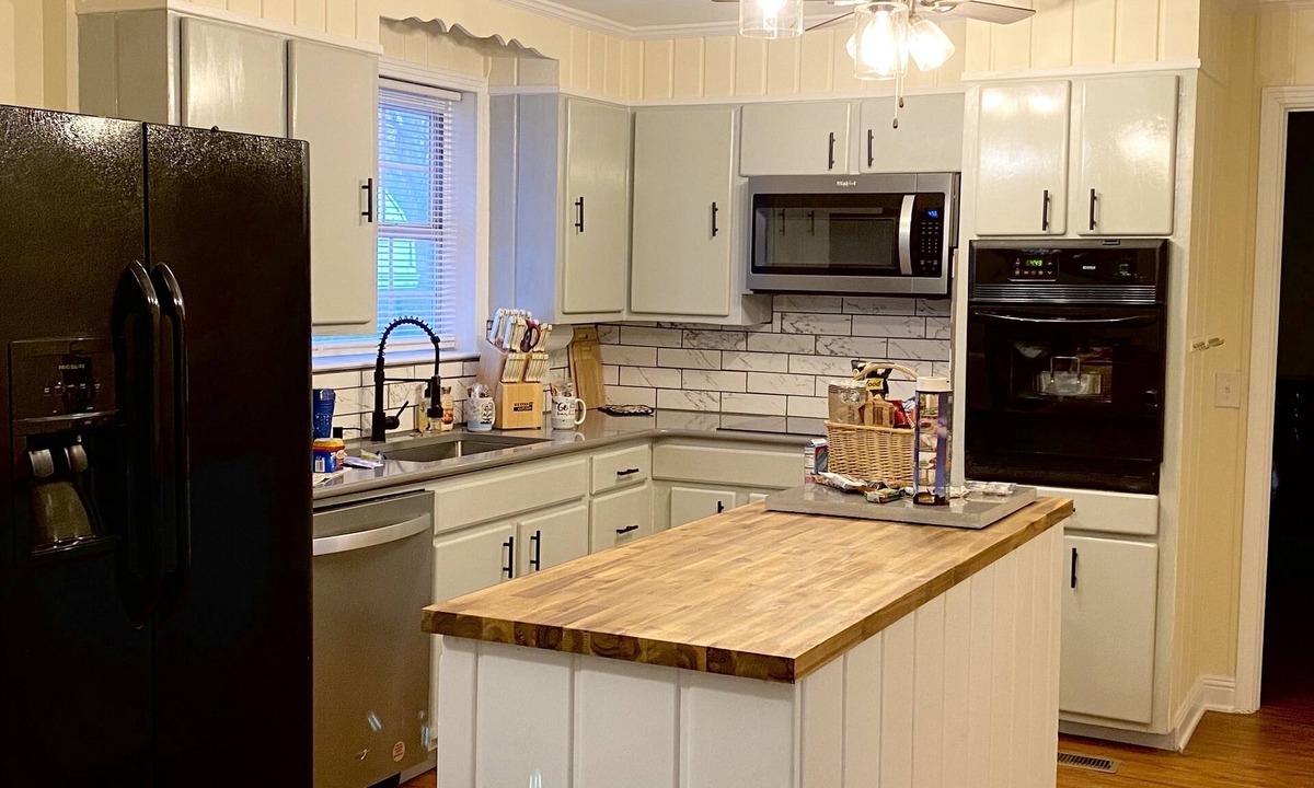 Nashville House | Easy access~3BR/3 baths FAST Access to downtown minutes from Nashville airport