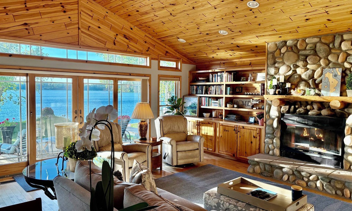 Hillman House | Edgewater at Long Lake - Lakeside Jacuzzi, pontoon boat, fenced in yard for pets