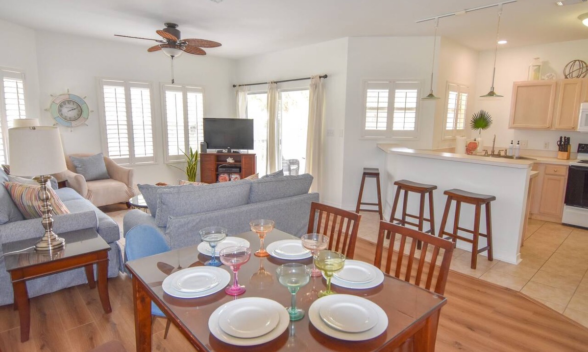 Holiday Isle Apartment | Emerald Escape II - 2BR SPC Beach Walk