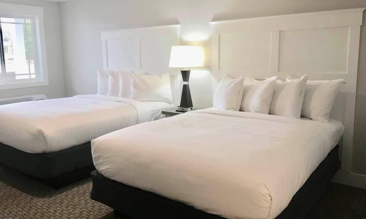 Empire Hotel | Empire Lakeshore Inn