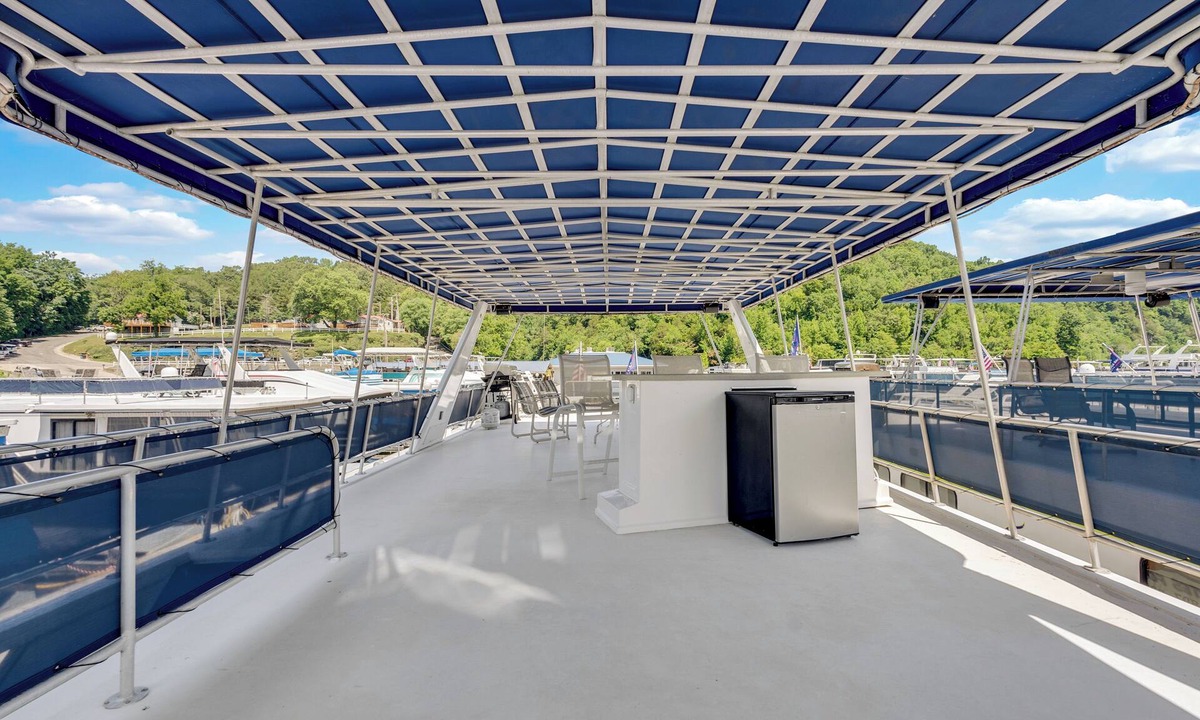 Smithville Boat Rental | Enchanting Houseboat-Scales-on CHL @ Pates Ford Resort
