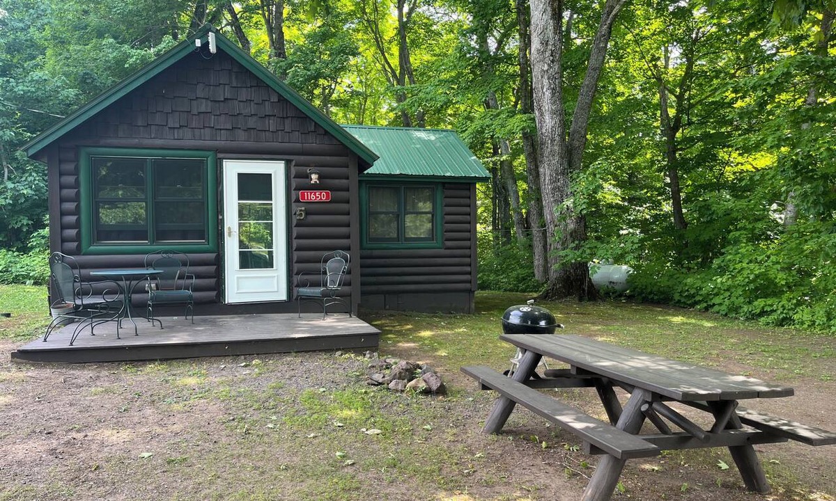 Lac La Belle Cabin | Enjoyable 2-bedroom cabin in gorgeous Lac La Belle for a relaxing stay