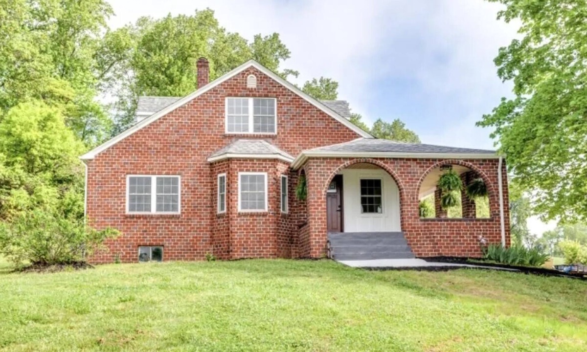 Tazewell House | Entire Home -Tranquil Haven MTN Retreat, 3-bedroom, 2-bath, WIFI, AC in Tazewell