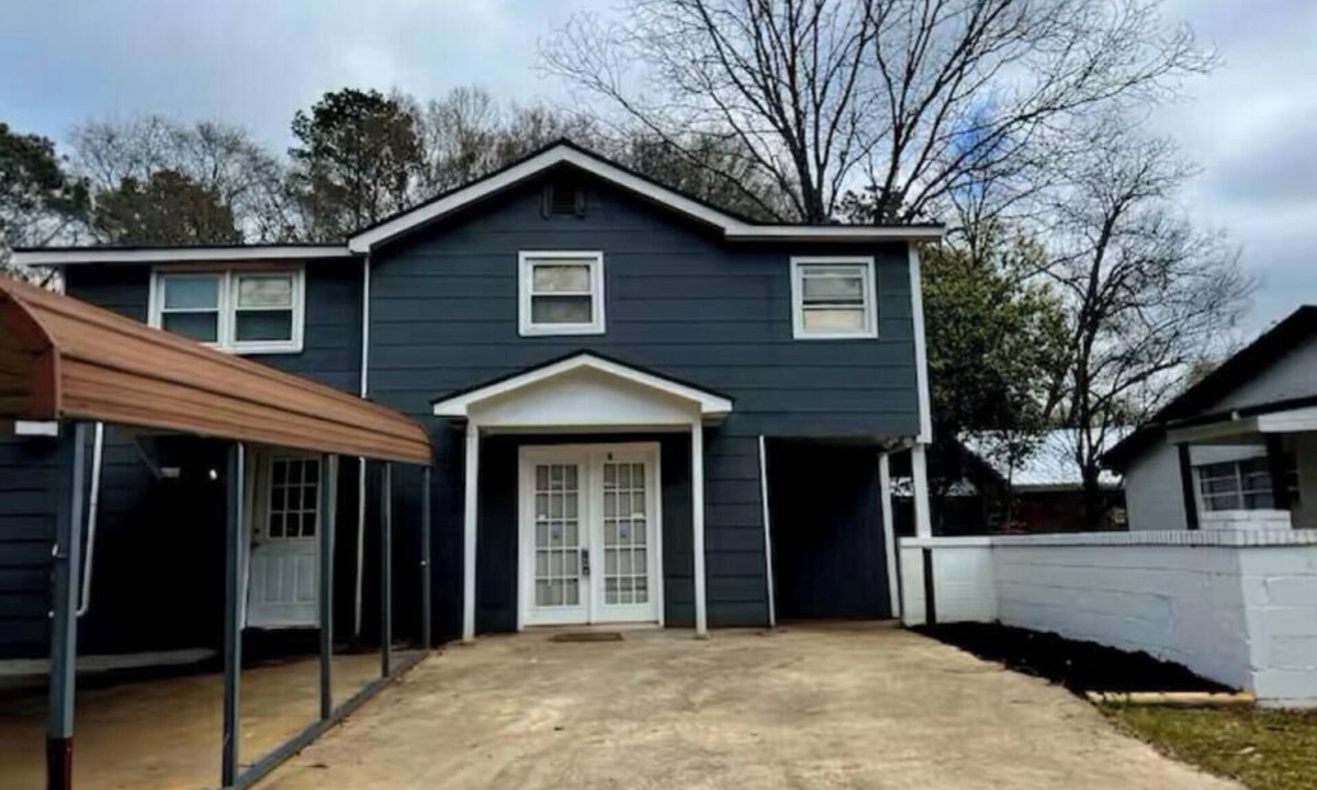 Forsyth Apartment | Entire Unit B - Classic & Spacious-2BR