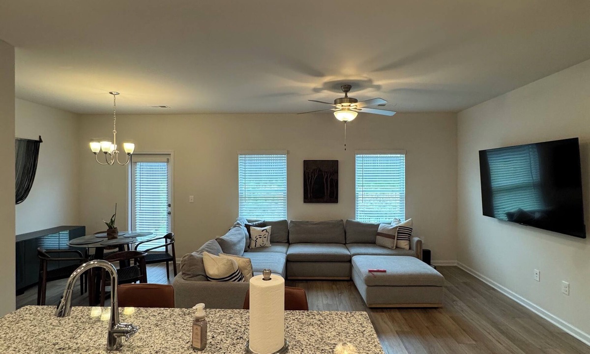 Villa Rica House | Executive 3BR Townhome, Sleeps 6, Near I-20