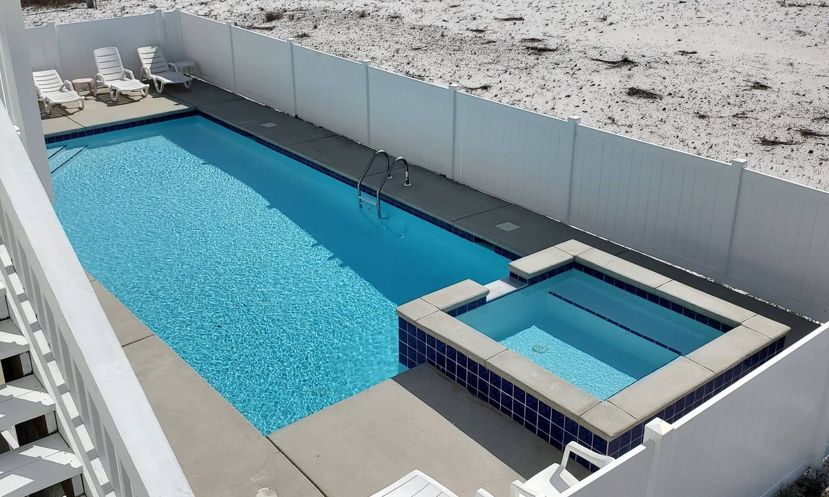 Navarre Beach House | Family Freindly, pet freinly. Private Pool , Spa, 5 bed 4 bath Sleeps 16.