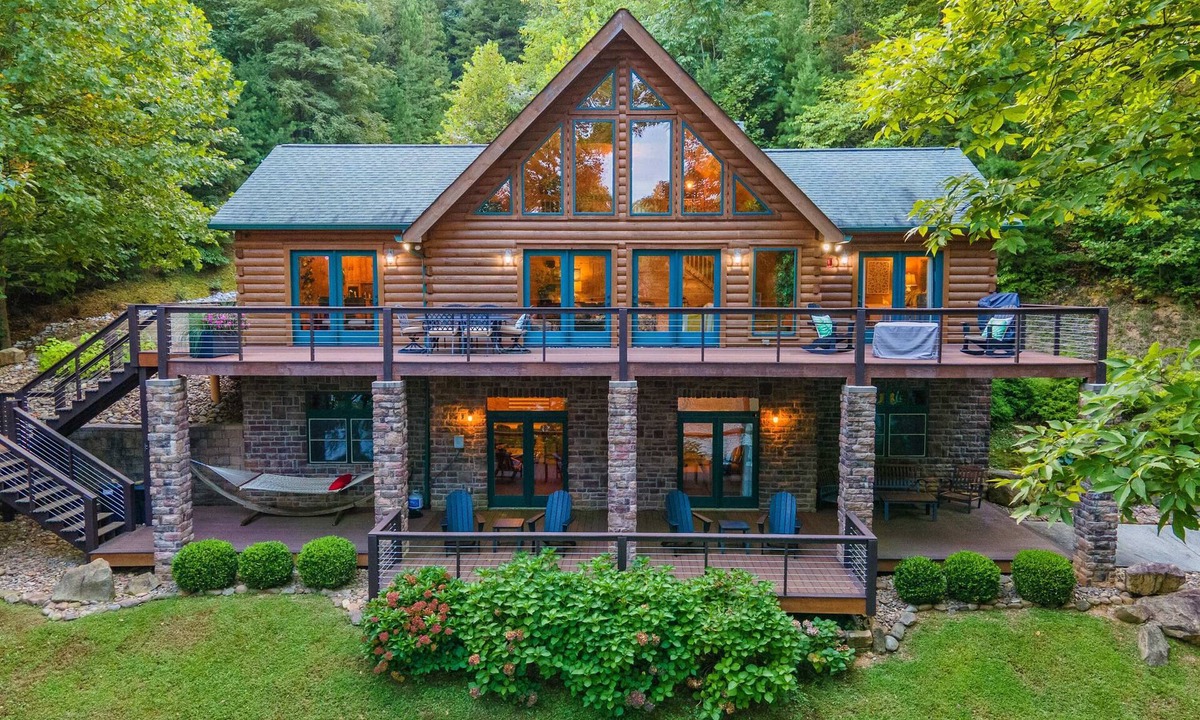 Big Creek Cabin | Family-Friendly Big Creek Getaway・Hot Tub・Firepit