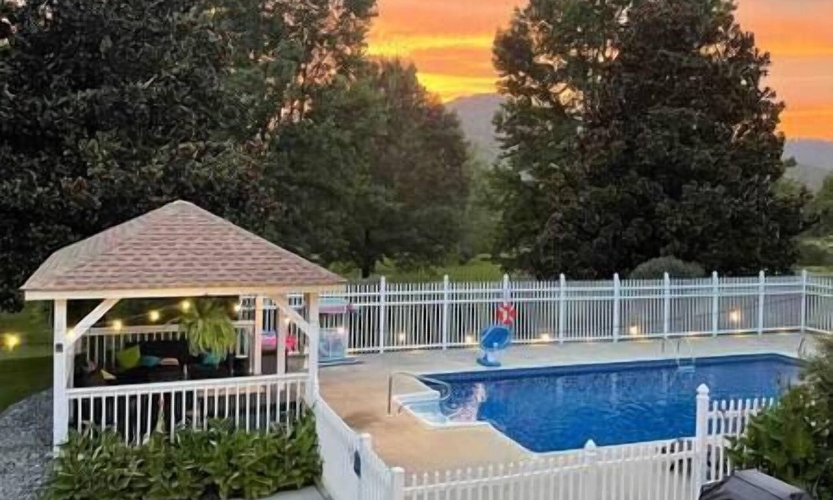 Trenton House | Family Fun! Private Pool, Hot Tub - Minutes to Chattanooga